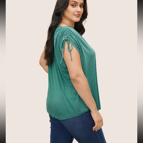 BloomChic Solid Drawstring Dolman Sleeve T-shirt - Picture 3 of 6